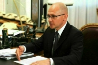 Кириенко заявил, что более 80% родителей поддерживают поднятие флага в школах