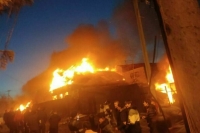 В Иркутске военный самолет упал на жилой дом