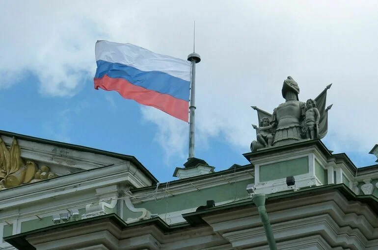 Гимн России просят защитить от надругательств