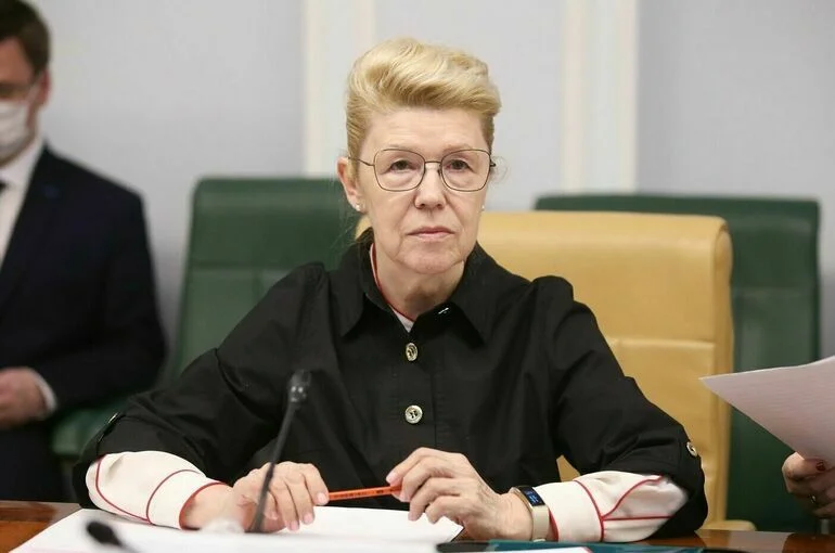 Мизулина поддержала идею закрепить в Семейном кодексе статус многодетных родителей