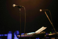 Артистам в простое гарантируют минимальный размер оплаты труда