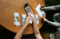 Путин считает, что россияне должны бороться за повышение зарплат