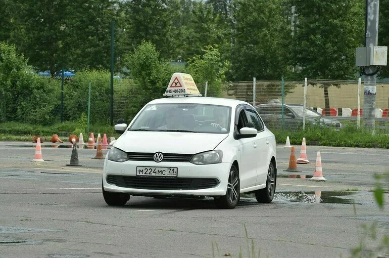 Комитет Госдумы предложил ставить в правах отметки о болезни