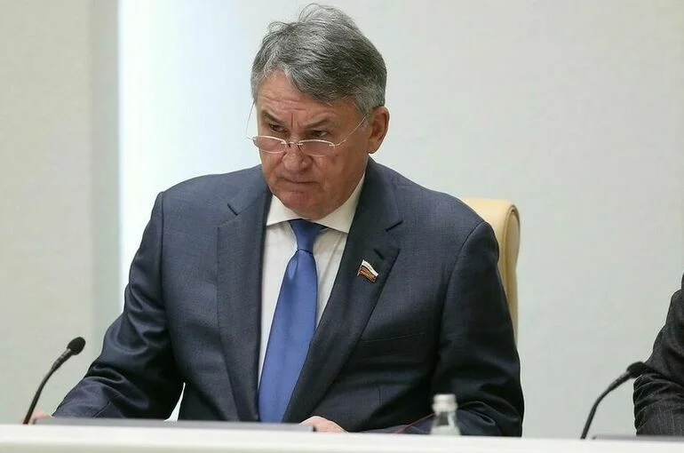 Воробьев рассказал о нехватке школьных учебников на русском языке в Армении