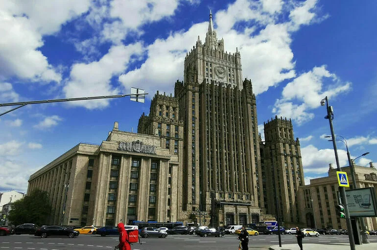 В МИД подготовят предложения по запуску системы электронных виз