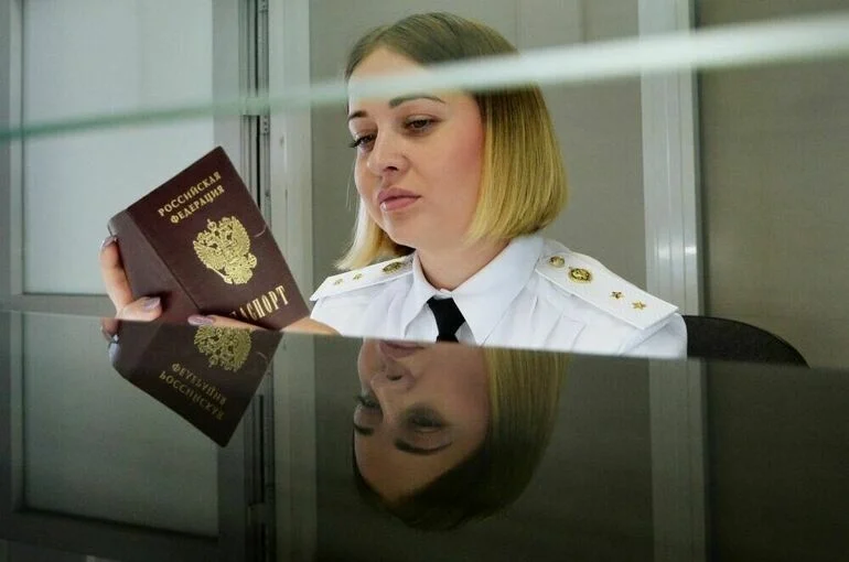 За что могут закрыть выезд за границу
