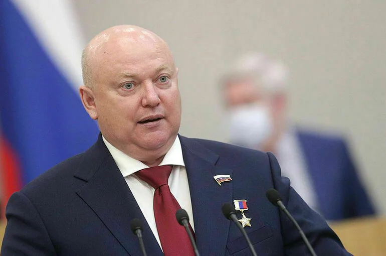Красов заявил, что статус ветеранов даст соцгарантии добровольцам и членам их семей