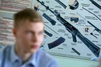 Со следующего учебного года в школы вернут начальную военную подготовку