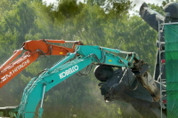 В посольстве РФ в Латвии сравнили власти страны с варварами из-за сноса советских памятников