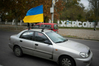 В СМИ опубликованы фото привязанных к столбам людей в Херсоне