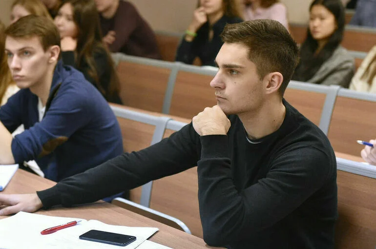 Выпускникам специалитета хотят дать право на поступление в магистратуру 