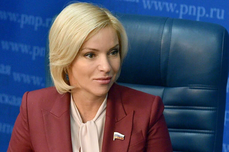 Казакова указала на важность ношения формы в школах