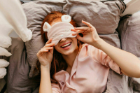 Врач рассказала о влиянии масок для сна