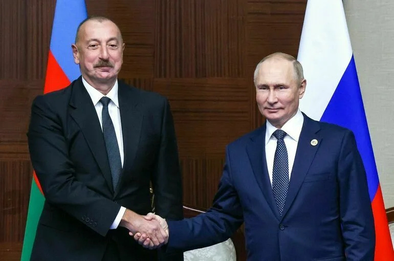Путин поговорил по телефону с Алиевым