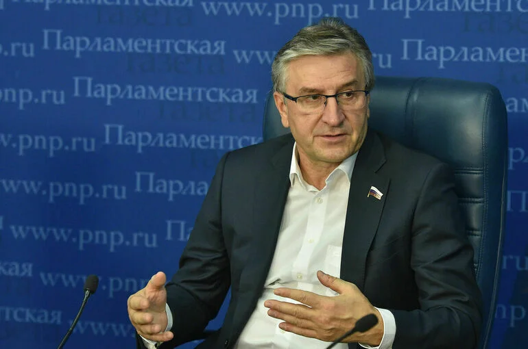 Фаррахов рассказал о поправках в закон о производственных аптеках