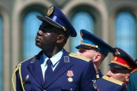 Срок службы для иностранцев-контрактников для получения жилья поручили определять кабмину