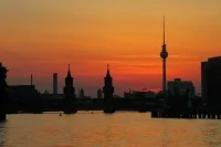 СМИ: В Берлине группа людей с флагом Украины напала на прохожих из-за русской речи