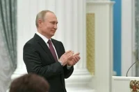 Накануне Дня матери Путин присвоил звание матери-героини семи россиянкам