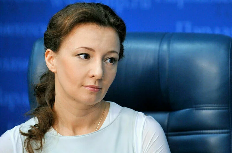 Кузнецова заявила о падении рождаемости в России