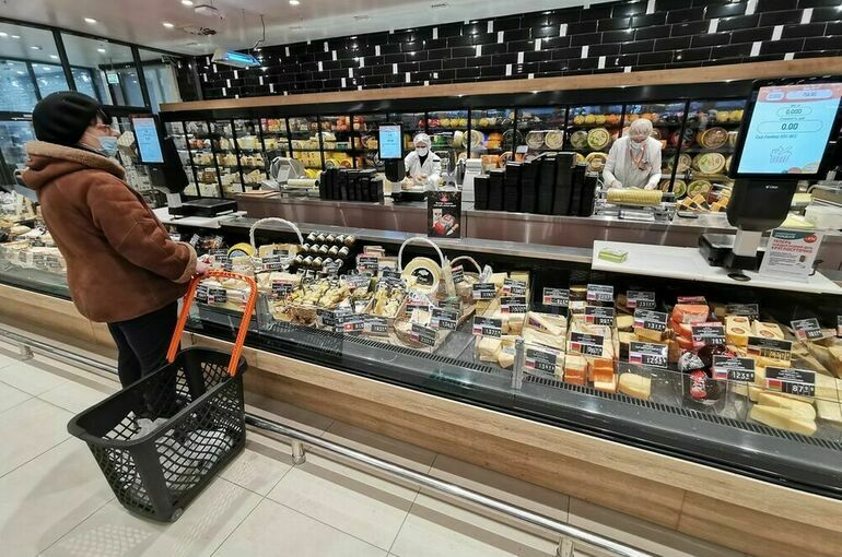 Оборот розничной торговли в РФ в октябре упал почти на 10%