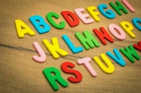 Использование в рекламе латиницы предложили запретить