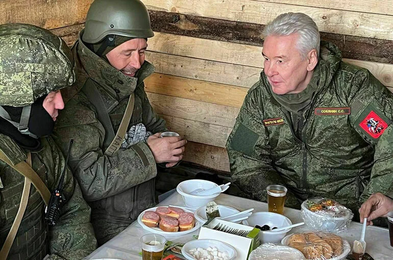Собянин сфотографировался в зоне специальной военной операции