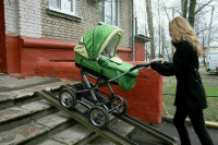 Самовольно установленный пандус в подъезде могут демонтировать