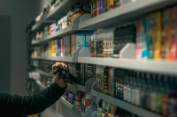 Депутат Хамзаев предложил Минпромторгу ограничить онлайн-торговлю электронными сигаретами