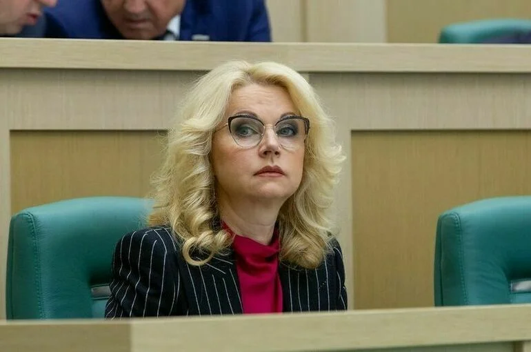 Голикова объяснила, как будут начисляться доплаты медикам