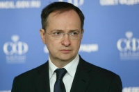 Мединский рассказал, сколько памятных досок героям СССР и России установлено на школах