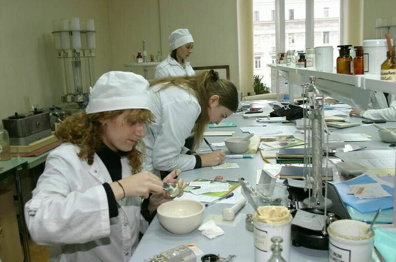 Госдума рекомендовала кабмину повысить стипендии студентам-медикам на целевом обучении