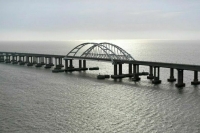 На Крымском мосту с 11 декабря приостановят движение некоторых грузовиков