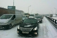 Москва встала в девятибалльных пробках из-за гололедицы