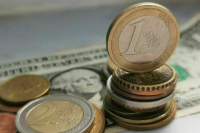 Курс евро на Мосбирже поднялся выше 70 рублей впервые с 27 мая