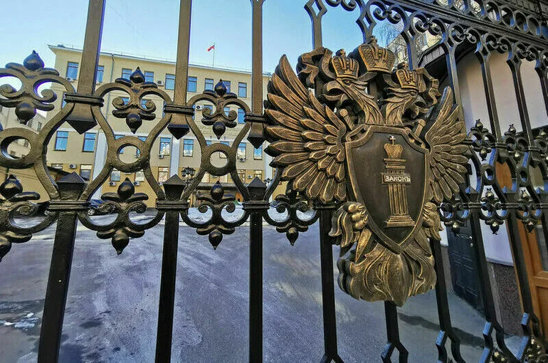 Работникам прокуратуры и Следственного комитета назначат надбавку за заслуги