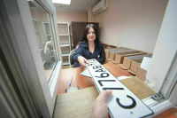 В ЛНР выдали первые регистрационные документы, номерные знаки и права РФ