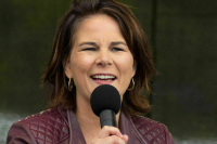 Глава МИД Германии Бербок назвала долгим предстоящий путь Украины в ЕС