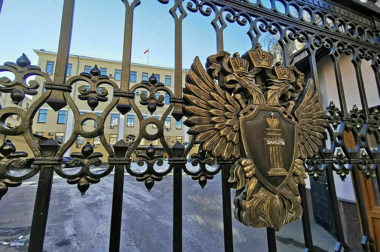 Родным работающим на Крайнем Севере прокуроров хотят оплатить проезд к месту отдыха