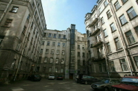 Водитель каршеринга обстрелял жилой дом в Петербурге