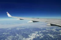 Самолет экстренно сел в Южно-Сахалинске из-за загоревшегося гаджета 
