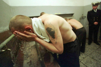 За что сажают на гауптвахту