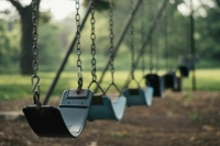 Педофилам с непогашенной судимостью предложили запретить посещать школы