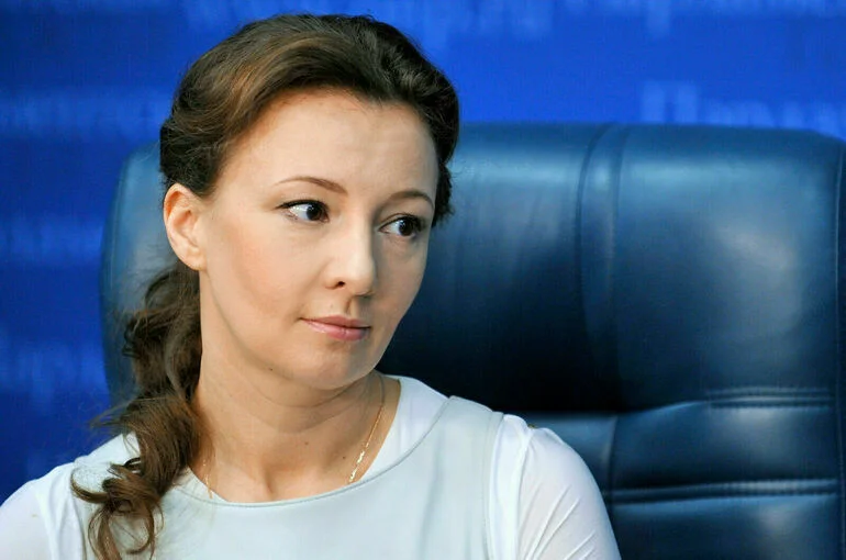 Кузнецова заявила, что универсальное пособие позволит сократить бумажную волокиту