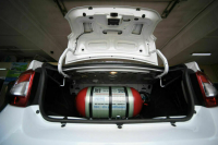 Обязательный переход машин на российские газовые баллоны предложили отложить на год