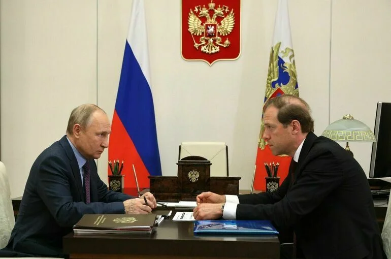 Путин раскритиковал Мантурова за долгую работу с заказами на воздушные суда