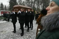 Инну Чурикову похоронили на Новодевичьем кладбище