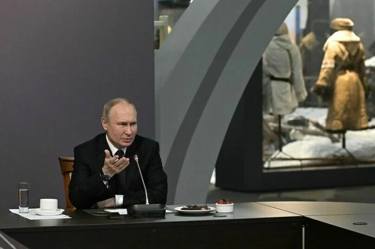 Путин призвал передавать память о блокаде Ленинграда будущим поколениям