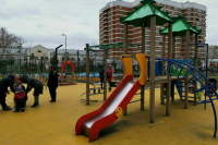 Курение вблизи детских площадок предложили запретить