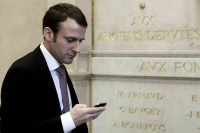 Президент Франции посетовал, что давно не говорил с Путиным