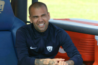 СМИ: Бразильского футболиста Алвеса задержали по делу о домогательствах